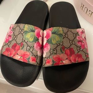 Gucci GG Blooms Supreme Slide Sandals